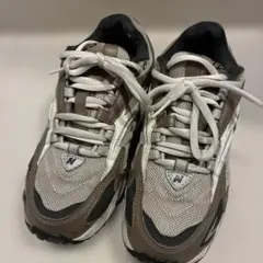 New Balance 725 スニーカー ブラウン