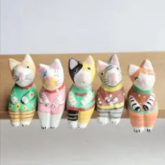 お座り木彫り猫 可愛いミニミニサイズの猫ちゃん5匹セット　約4cmバリ猫