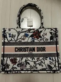 【A4サイズも入ります‼️】花柄トートバッグ