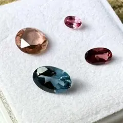 レッドスピネル　アヤナスピネル　ロンドンブルートパーズ　ジルコン