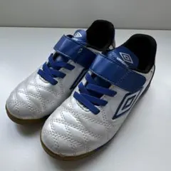 umbro フットサルシューズ 白/青　17サイズ
