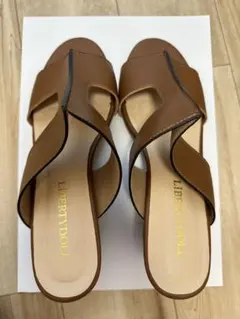 Item thumbnail for item e2a3a880-ec5f-442c-a3df-7bc08eead2a6