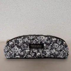 ラウンドペンケース　横長ポーチ　ふんわりポーチ　リバティ生地　レイラ