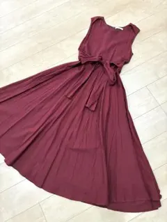 ワインレッド　ノースリーブワンピース　フォーマルドレス