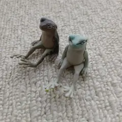 座る蛙　2個セット　奇譚クラブ　ガチャガチャ