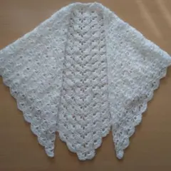 新品ホワイトモヘア調、ふわふわ軽い三角ストール、ショール。 ハンドメイド