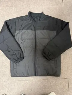 黒いダウンジャケット