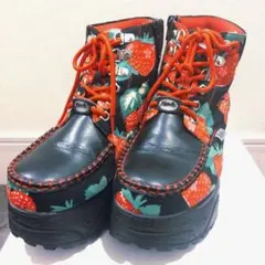 YOSUKE 厚底スニーカー ブーツ ストロベリー柄のサムネイル