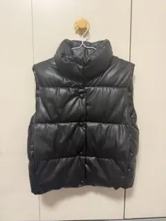 ZARA ブラック ダウンベスト ボタン付き