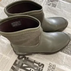 UGG オリーブグリーン ショートレインブーツのサムネイル