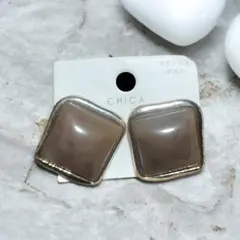 ※新品※CHICA ブラウン スクエア型ピアス