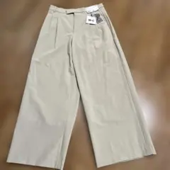 UNIQLOタックワイドストレートパンツ