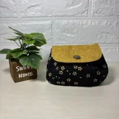 ＊ハンドメイド＊　蓋付きポーチ(小) 金の小桜(黒)