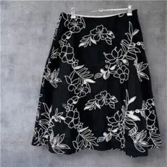 美品❣️一点物✨フレアスカート 花柄 黒 8サイズ