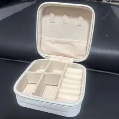 ジュエリーボックス　アクセサリーケース　 持ち運び　白　ホワイト　人気