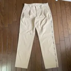 アダバットメンズゴルフ パンツ ベージュ サイドロゴ入りのサムネイル