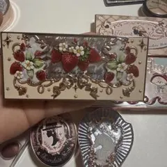 フラワーノーズ　ストロベリーロココ　アイシャドウパレット01 アイスクリームラテ