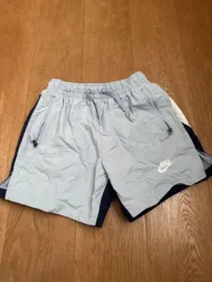 ジッパーポケット付き　キッズNike ショートパンツ 140