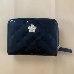 MARYQUANT エナメルキルトマルチウォレット ブラック