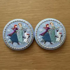ディズニーキャラクター刺繍缶バッジ　アナ雪2個