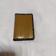 金色と黒の名刺入れ