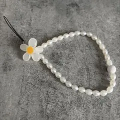花モチーフの携帯ストラップ