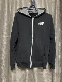 New Balance ブラックパーカー フード付き　ニューバランス