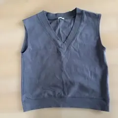 GU ダークグレー Vネック ノースリーブニットベスト