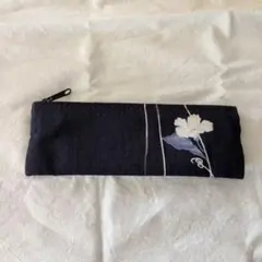 ペンケース　紺色、花柄