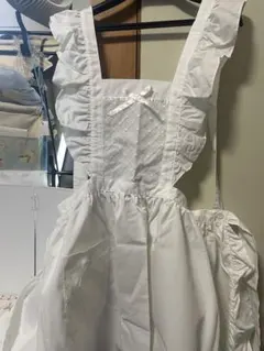 ヒスクローネ ♦︎サロンエプロン♦︎オフホワイト♦︎レース装飾