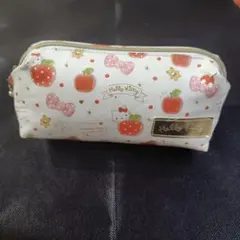 サンリオ　ハローキティ　デザインポーチ　コスメ　小物入れ　りんご柄