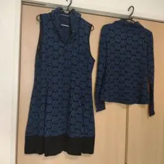 青と黒の花柄セットアップ