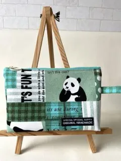 ハンドメイド　ポーチ　パンダ　グリーン　20㎝ファスナー