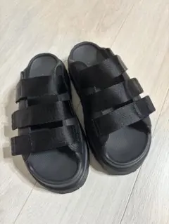 UGG 厚底サンダル