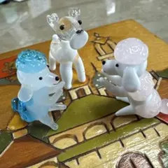 細工が細かいガラス製テリアとプードルペアフィギュア 3点セット