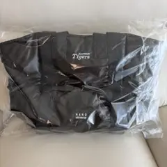 新品未使用　阪神タイガース　2026ファンクラブ特典　3WAYグロッシーバッグのサムネイル