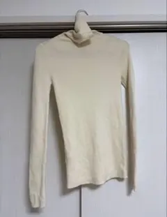 ユニクロ エクストラファインメリノリブタートルネックセーター 白、黒 2枚