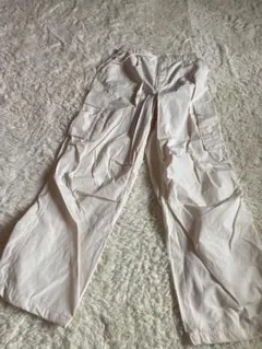 GU ホワイト カーゴパンツ ポケット付き