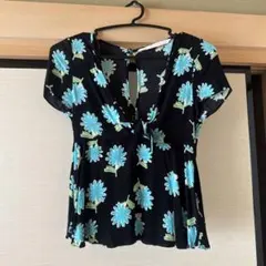 新品　ザラ　黒と青の花柄 Vネック 半袖トップス