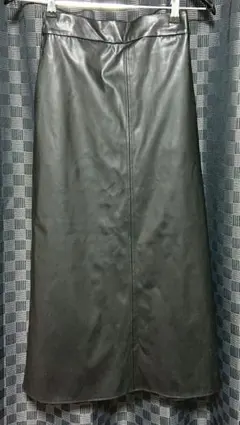 earth music&ecology ブラック合成皮革ロングスカート