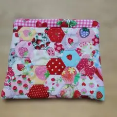いちご柄のパッチワークポーチ