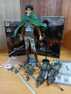進撃の巨人リヴァイ バンプレスト製　立体機動装置付（プライズ品、中古美品)