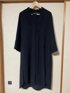 Vネック 七分袖黒ワンピース【NOBLE】