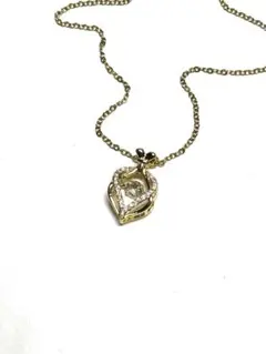 ハート型クリスタルネックレス