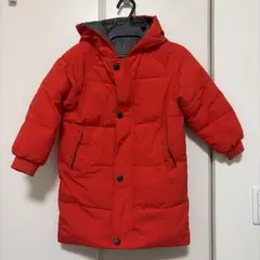 赤いフード付き中綿コート