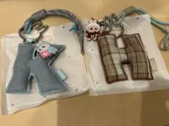 POPMART PIN FOR LOVE アルファベットペンダント KとHセット