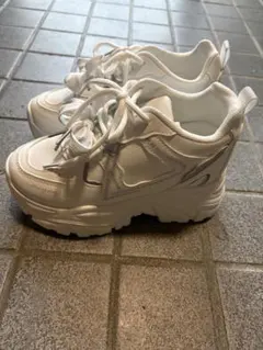 厚底白スニーカー（ヒール11cm）