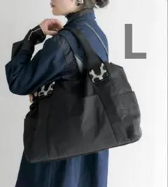 イアパピヨネ ショルダー付き樹脂パーツトートバッグ ダルメシアン柄 ブラック L