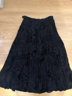 Gabardine K.T 黒　スカート 花柄のサムネイル