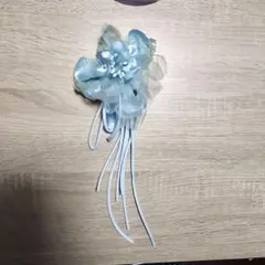 花のコサージュ